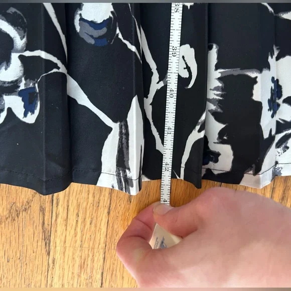 The Limited, black dress, v-neck, tank top, size 6 - Picture 11 of 11